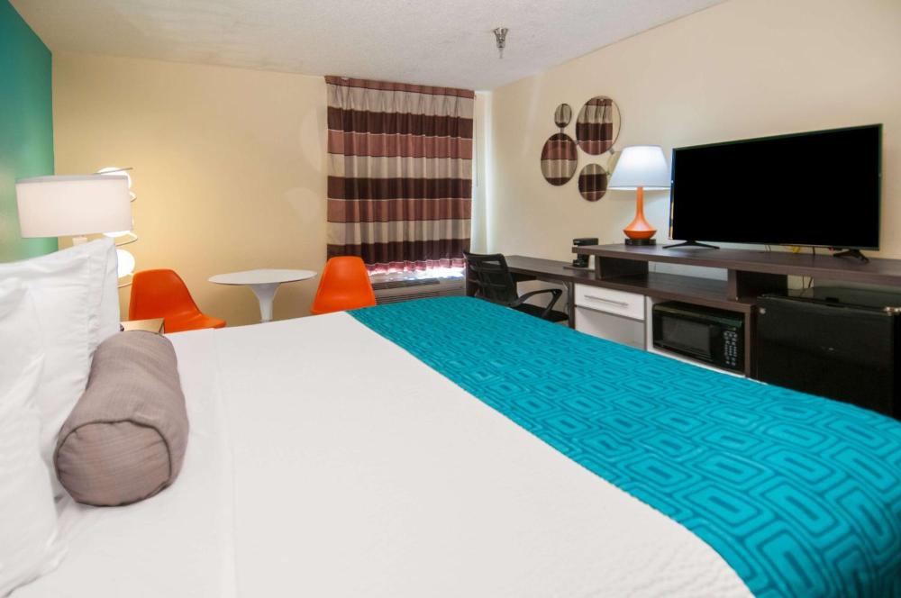 King Room - Mobility Access/Non-Smoking interior